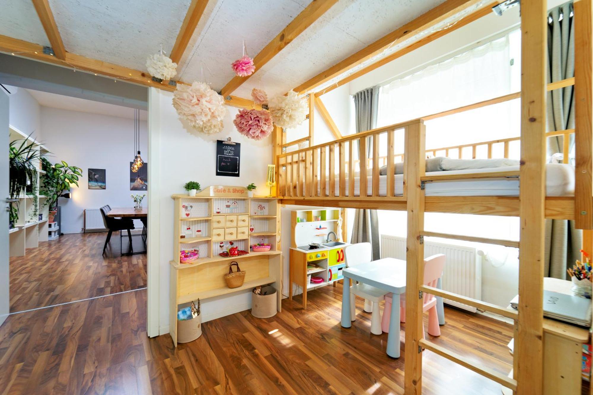 Loft House 170qm, Central, Own Garden, Parking Lot Holiday home Offenbach am Main