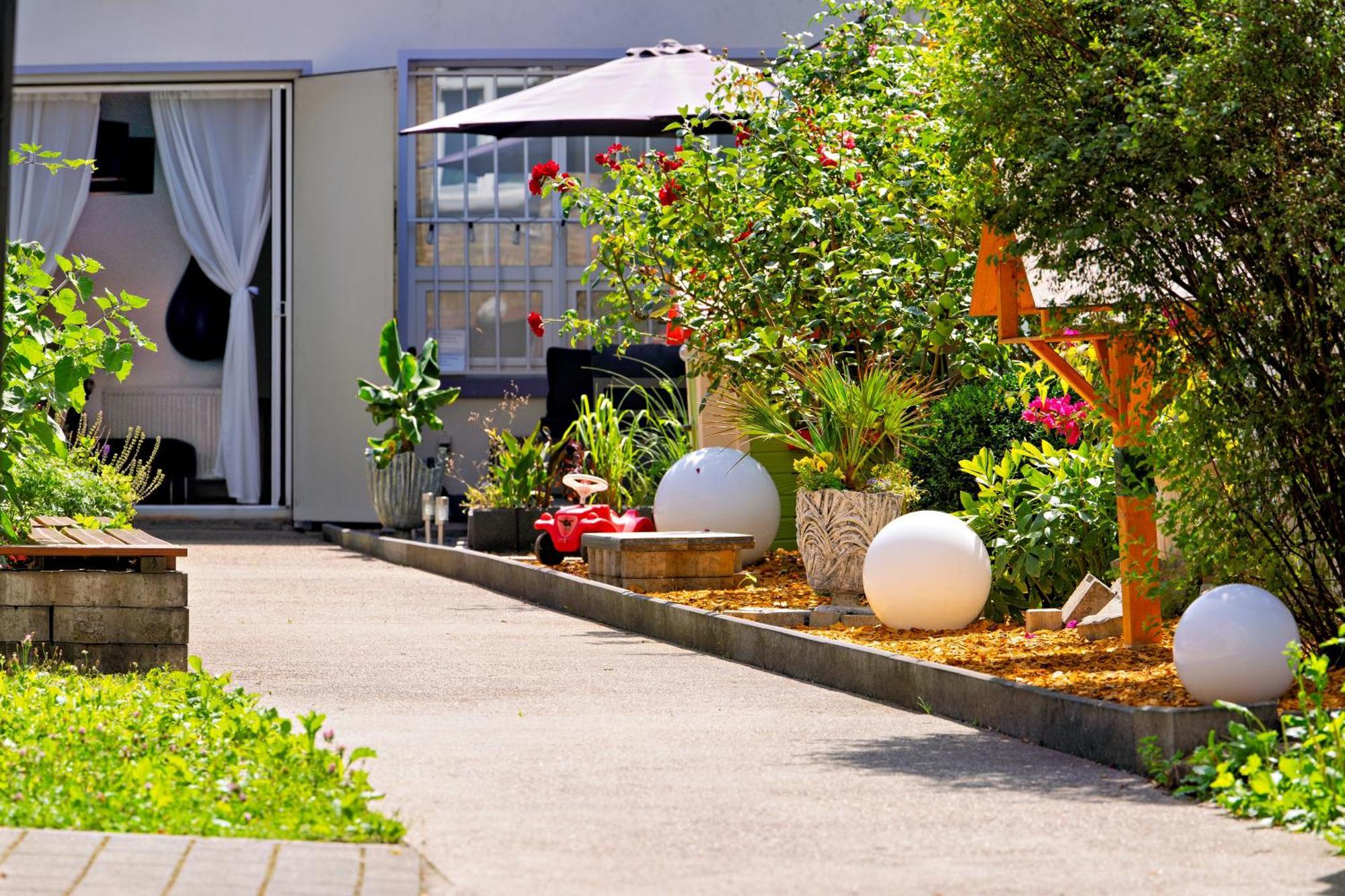Loft House 170qm, Central, Own Garden, Parking Lot Feriehus