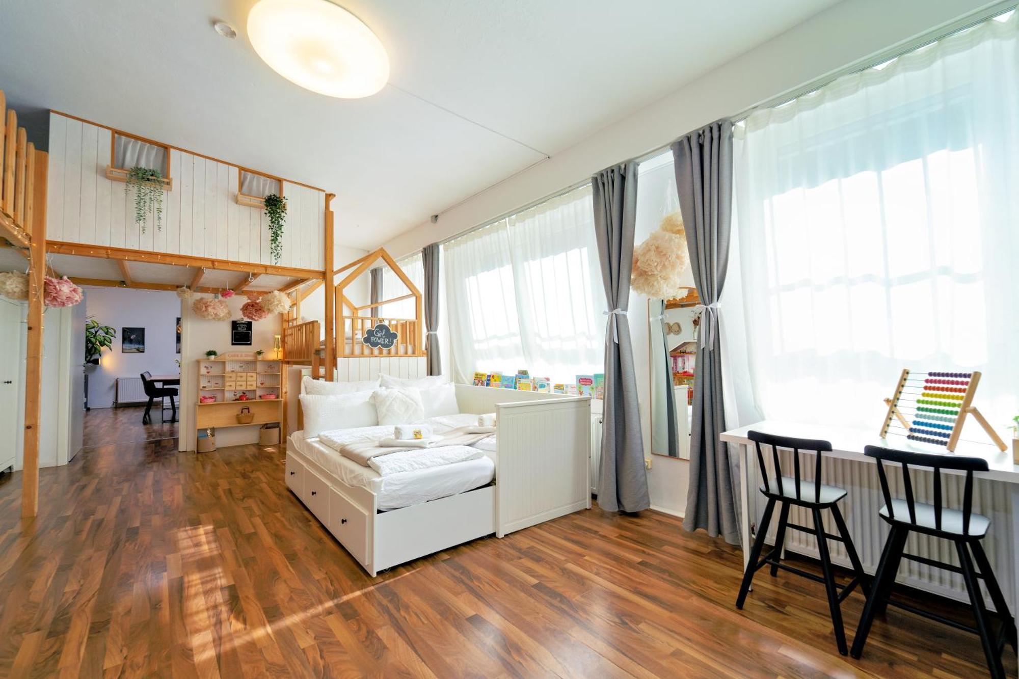 Feriehus Loft House 170qm, Central, Own Garden, Parking Lot
